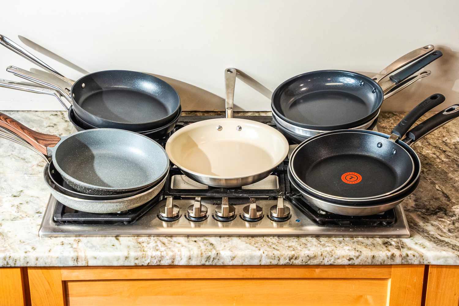 How to choose the best cookware for frying eggs without sticking