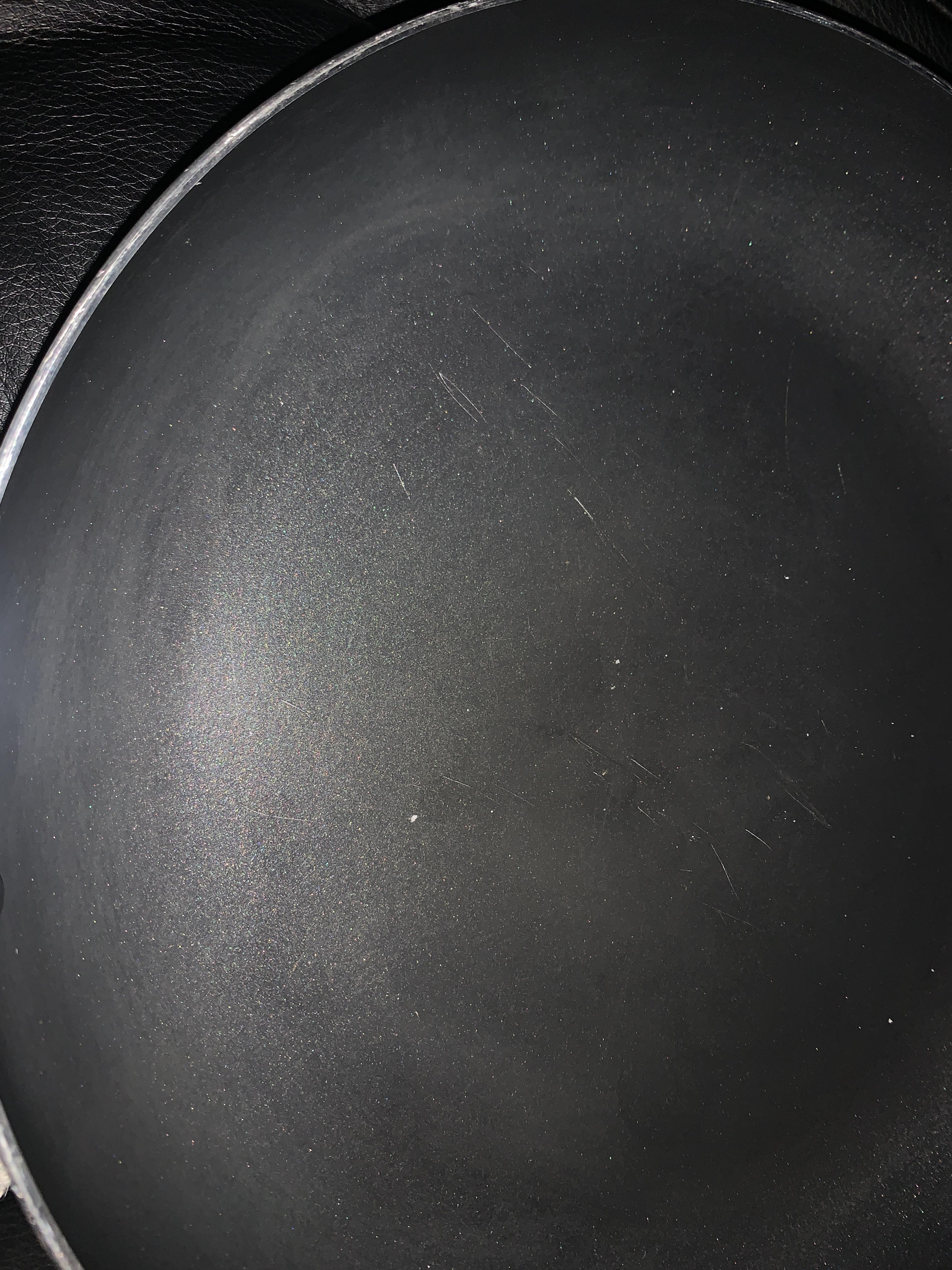 Preventing scratches: habits that prolong nonstick life