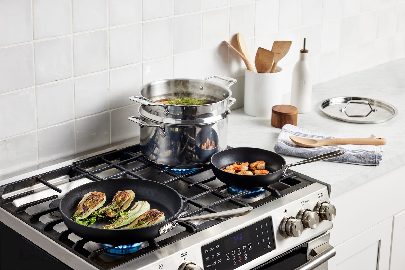 How stainless steel vs nonstick cookware pros and cons work